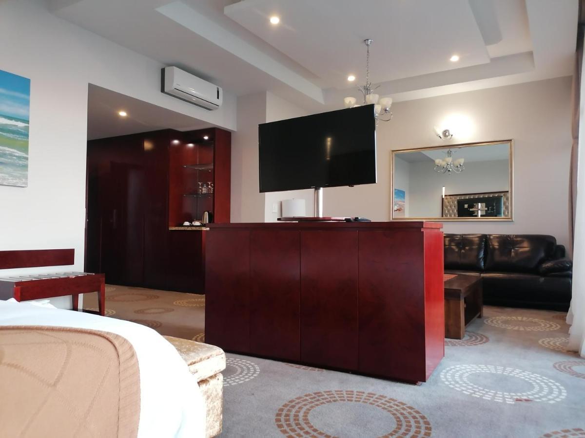 Flamingo Villas Boutique Hotel Walvis Bay Exterior photo